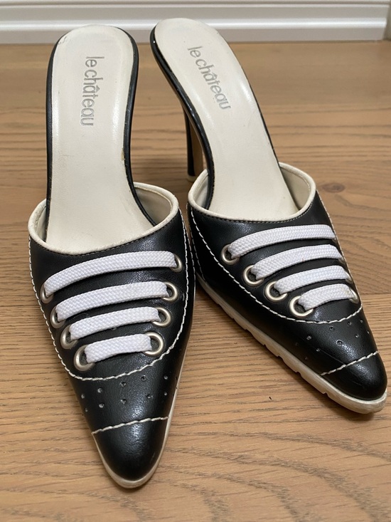 le chateau Pointed Toe Mule Heels with Lace Detail - Picture 3 of 12